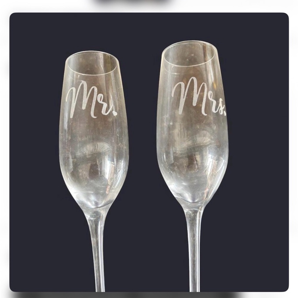 Mr. & Mrs. Etched Champagne Flutes - Clear Glass